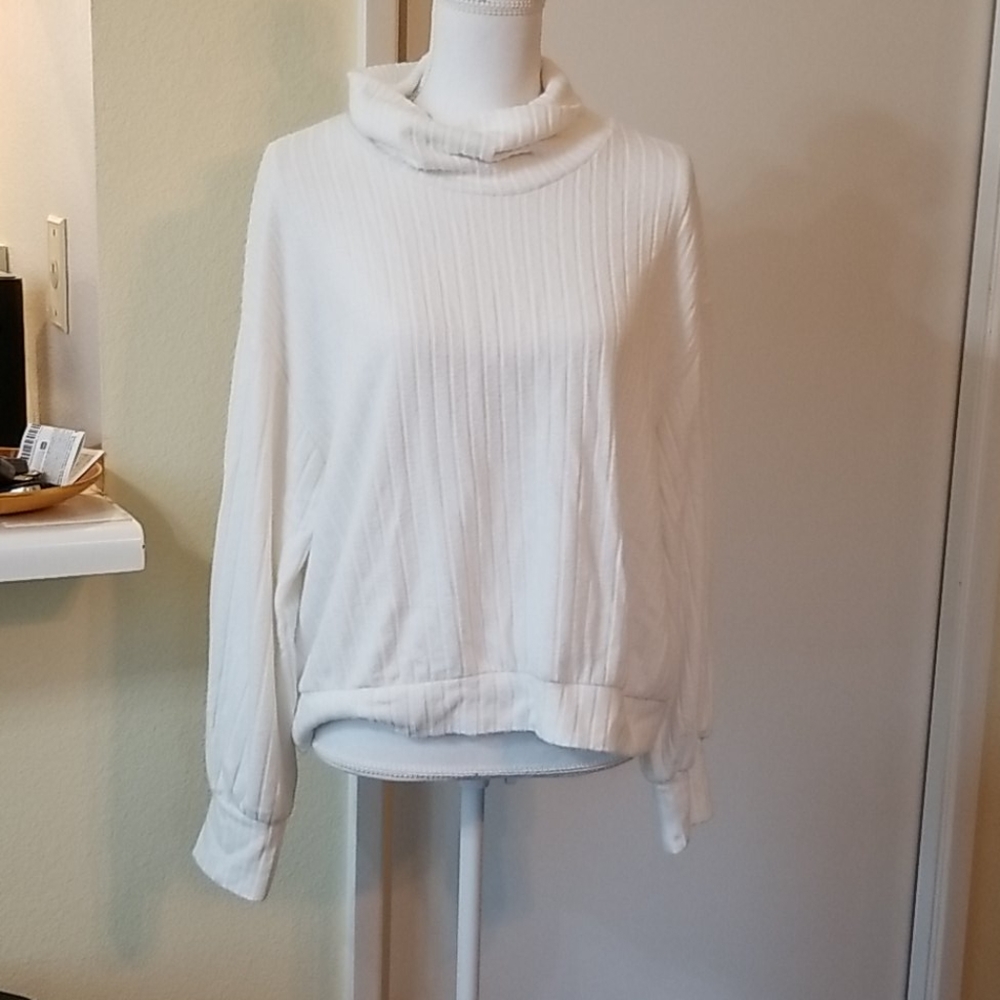 🐳7 for $20 1 State Off White Soft Warm Pullover Sweater